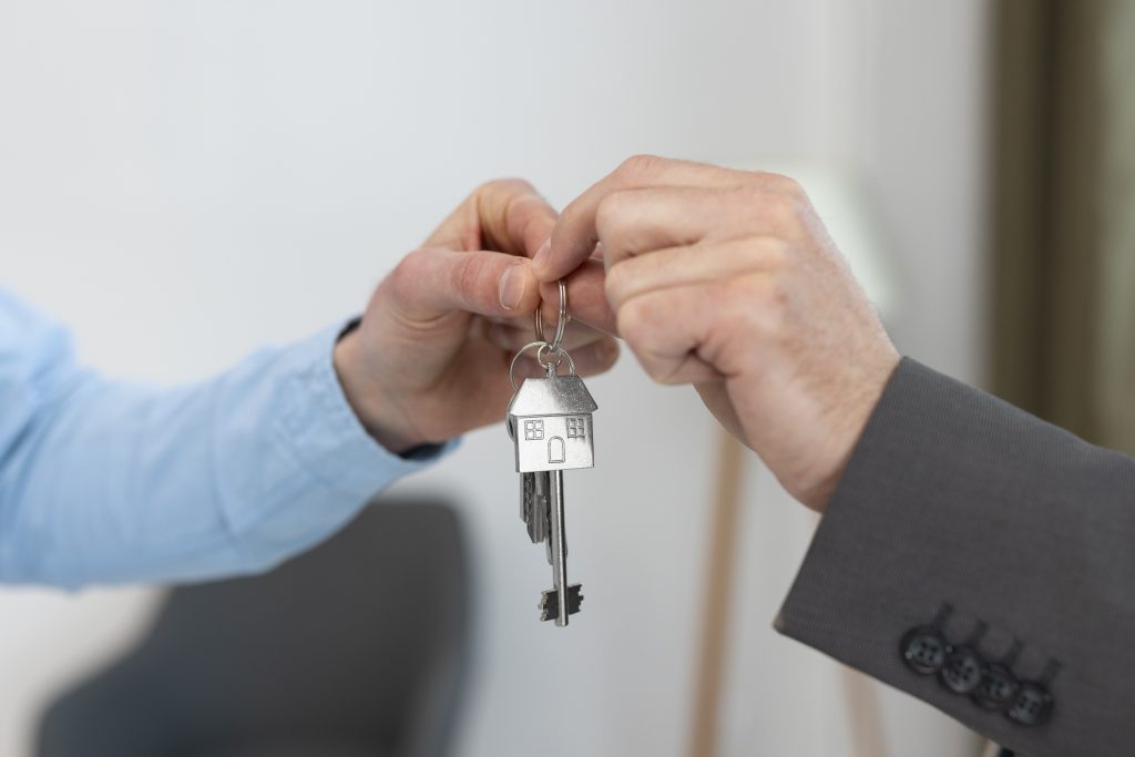 llaves retenidas agente inmobiliario comprador